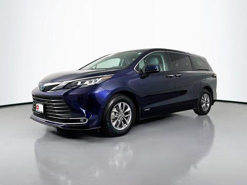2021 Toyota Sienna XLE 7 Passenger