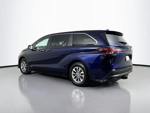 2021 Toyota Sienna XLE 7 Passenger