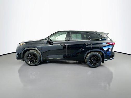 2022 Toyota Highlander LE