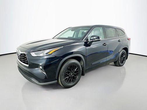 2022 Toyota Highlander LE