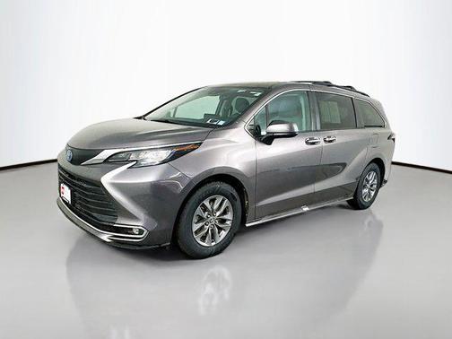 2022 Toyota Sienna XLE 7 Passenger