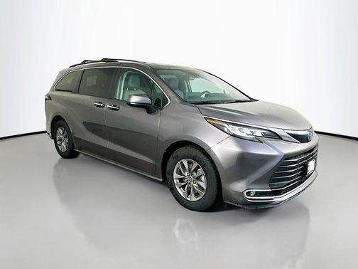 2022 Toyota Sienna XLE 7 Passenger