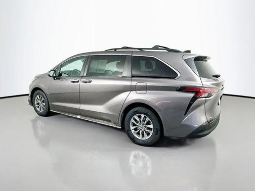 2022 Toyota Sienna XLE 7 Passenger