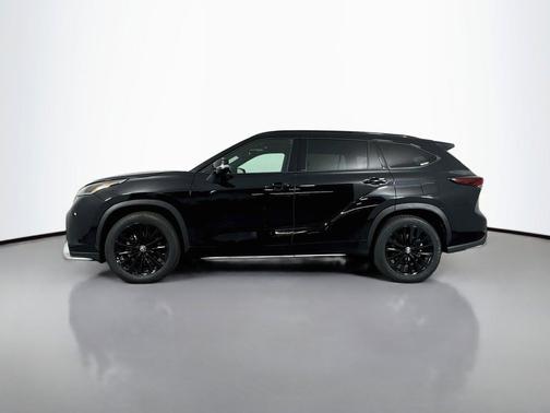 Midnight Black Metallic 2025 Toyota Highlander XSE