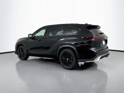 Midnight Black Metallic 2025 Toyota Highlander XSE