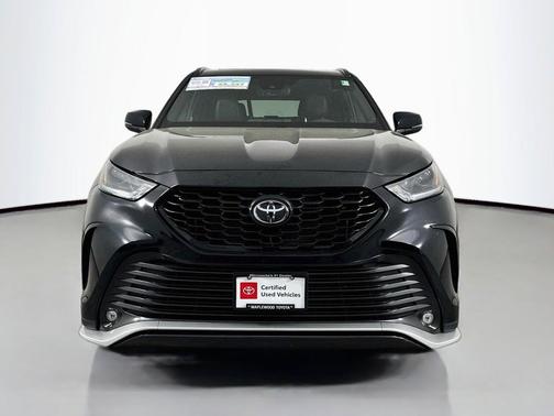 Midnight Black Metallic 2025 Toyota Highlander XSE
