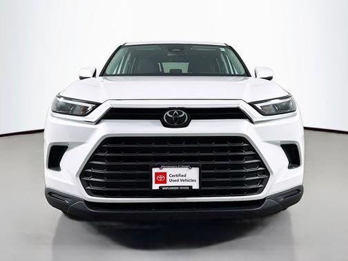 2025 Toyota Highlander LE