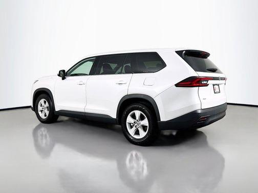 2025 Toyota Highlander LE