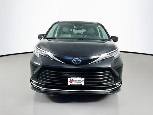 2023 Toyota Sienna XLE 8 Passenger