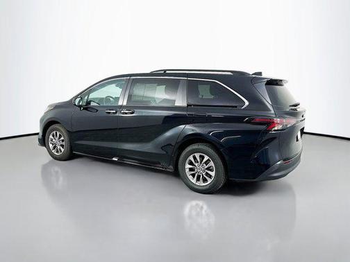 2023 Toyota Sienna XLE 8 Passenger