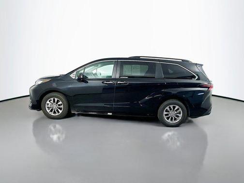 2023 Toyota Sienna XLE 8 Passenger