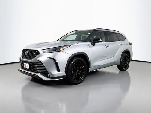 Celestial Silver Metallic 2025 Toyota Highlander XSE