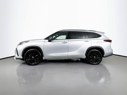 Celestial Silver Metallic 2025 Toyota Highlander XSE