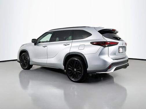 Celestial Silver Metallic 2025 Toyota Highlander XSE