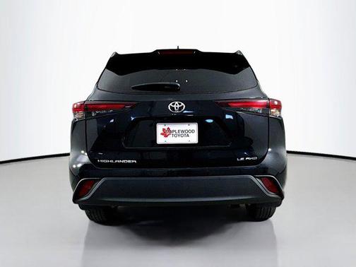 Midnight Black Metallic 2024 Toyota Highlander LE