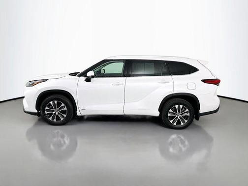 2022 Toyota Highlander Hybrid XLE