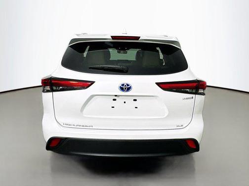 2022 Toyota Highlander Hybrid XLE