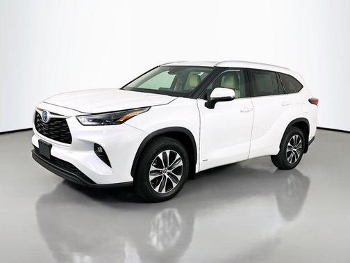 2022 Toyota Highlander Hybrid XLE