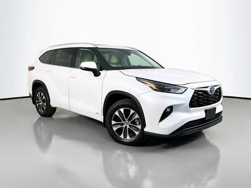 2022 Toyota Highlander Hybrid XLE