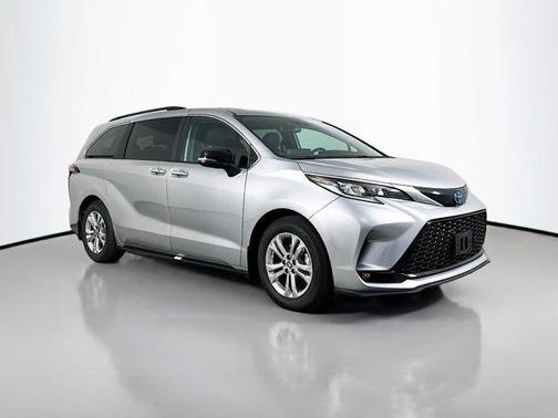 Celestial Silver Metallic 2023 Toyota Sienna XSE 7 Passenger
