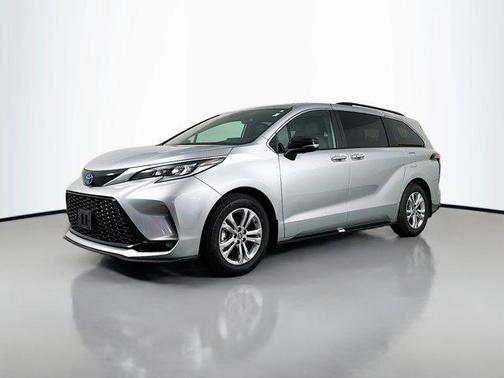 Celestial Silver Metallic 2023 Toyota Sienna XSE 7 Passenger