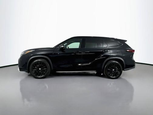 Midnight Black Metallic 2025 Toyota Highlander XSE