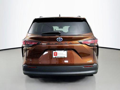 2022 Toyota Sienna LE