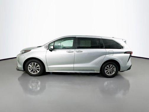 2024 Toyota Sienna LE