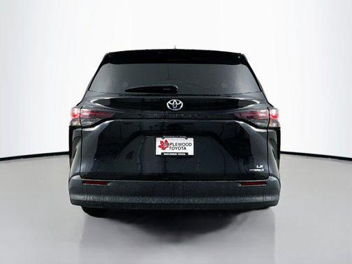 2024 Toyota Sienna LE