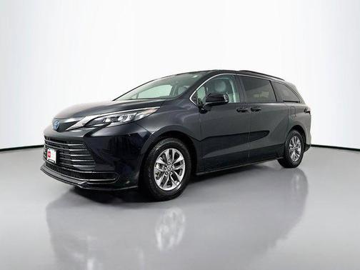 2024 Toyota Sienna LE