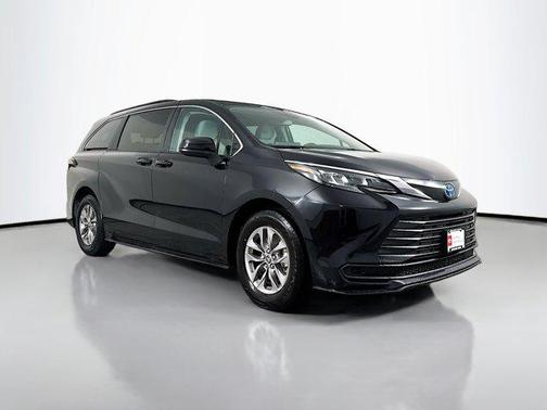 2024 Toyota Sienna LE