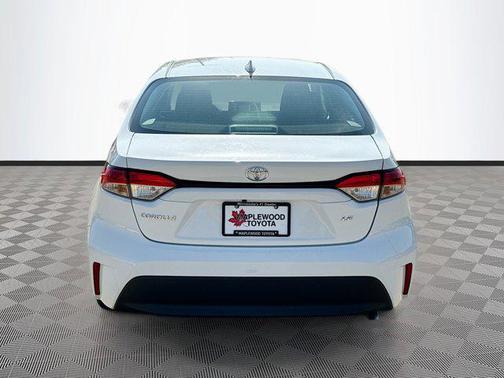 Ice Cap 2024 Toyota Corolla LE