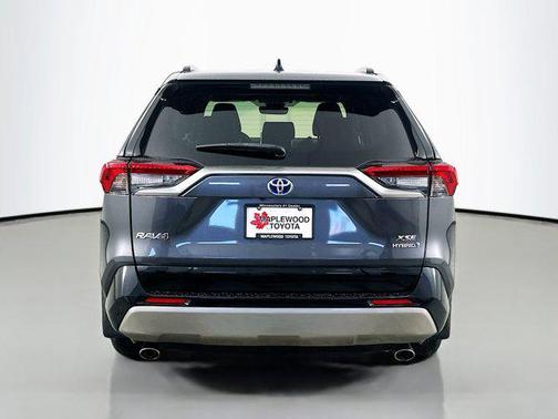 2022 Toyota RAV4 Hybrid SE
