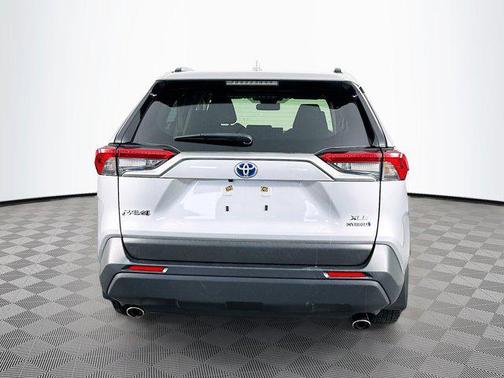 2022 Toyota RAV4 Hybrid XLE