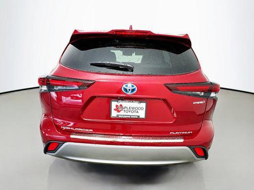2024 Toyota Highlander Hybrid Platinum