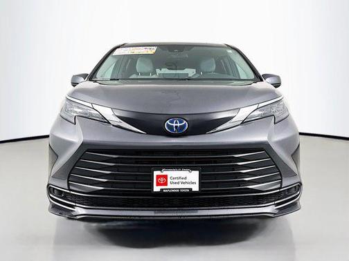 2025 Toyota Sienna LE