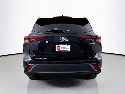 Midnight Black Metallic 2024 Toyota Highlander Hybrid LE