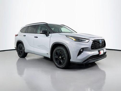 Cement 2024 Toyota Highlander Hybrid XLE