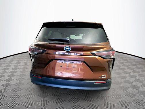 2023 Toyota Sienna XLE 8 Passenger
