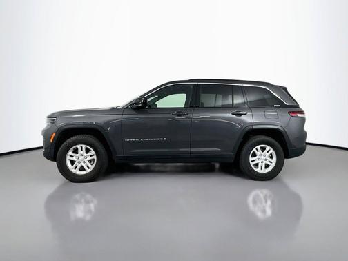Baltic Gray Metallic Clearcoat 2025 Jeep Grand Cherokee Laredo