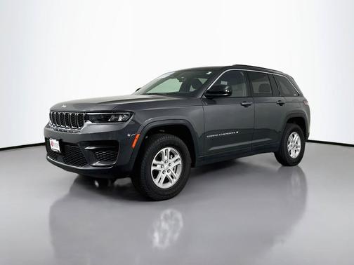 Baltic Gray Metallic Clearcoat 2025 Jeep Grand Cherokee Laredo