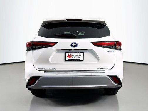 2021 Toyota Highlander Hybrid Platinum