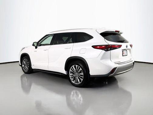 2021 Toyota Highlander Hybrid Platinum
