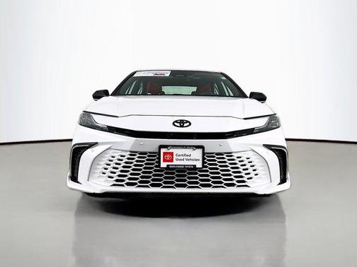 Wind Chill Pearl/Midnight Black Metallic 2025 Toyota Camry XSE