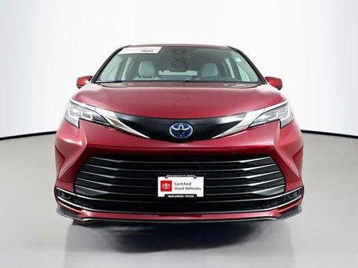 2022 Toyota Sienna LE