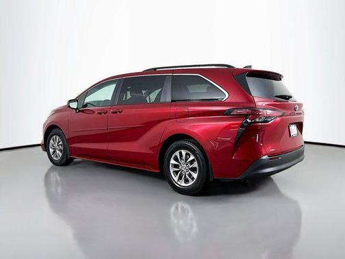 2022 Toyota Sienna LE