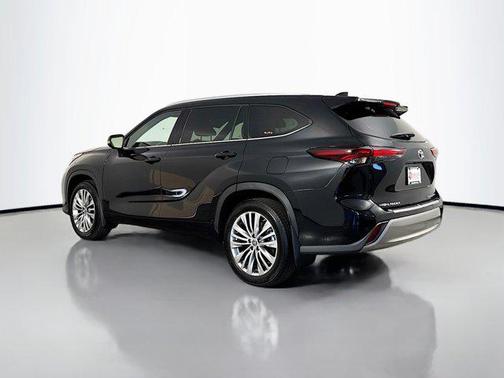 2024 Toyota Highlander Platinum