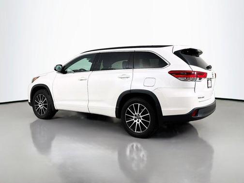 2017 Toyota Highlander SE