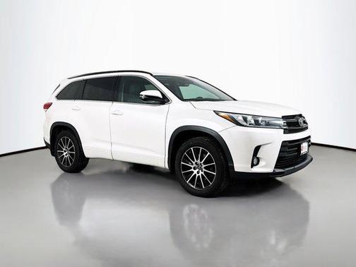 2017 Toyota Highlander SE