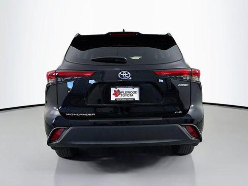 2022 Toyota Highlander Hybrid XLE